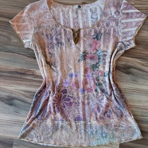 🌱3/$15 sale!🌱 Floral rhinestone hippie shirt